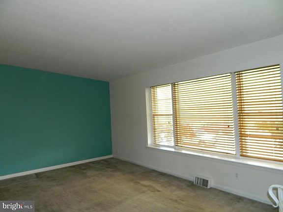 3rd image of 2317 Oakmont St