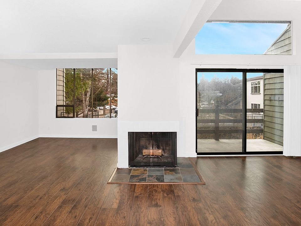 1st image of 4 Lake Bellevue Dr APT 201