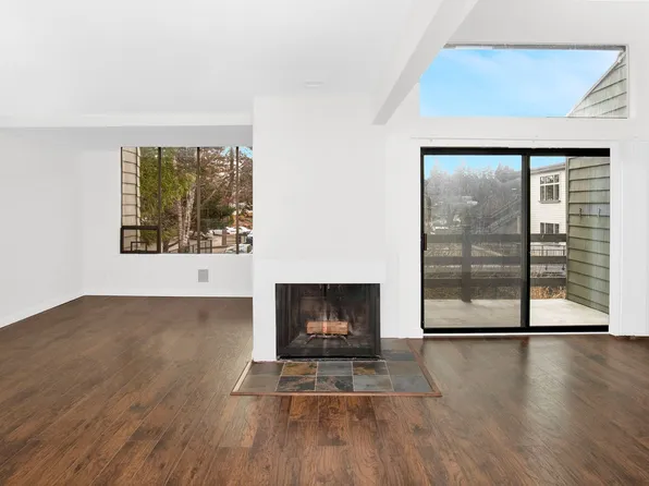 4 Lake Bellevue Dr APT 201, Bellevue, WA 98005