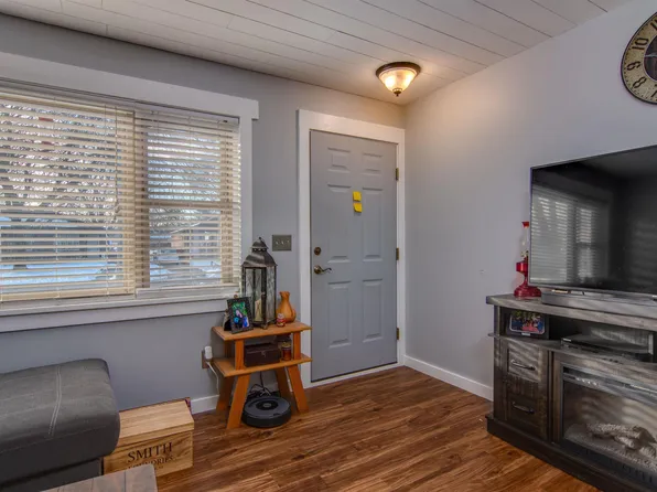 104 Sage Rd, Silver Lake, KS 66539