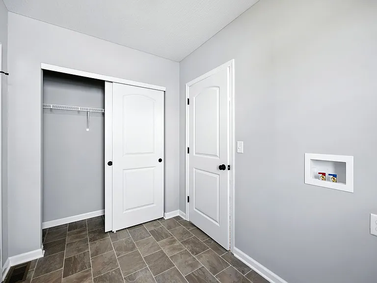 9440 Windsor Curv — Photo 24