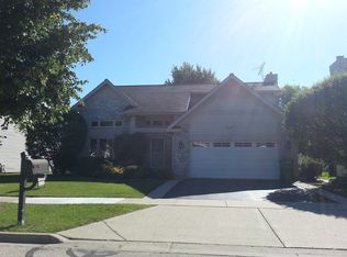 535 Greenview Ln, Wheeling, IL 60090