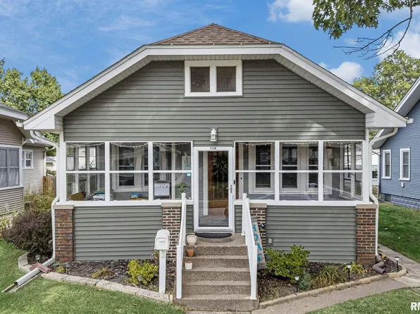 1136 E Dover Ct, Davenport, IA 52803