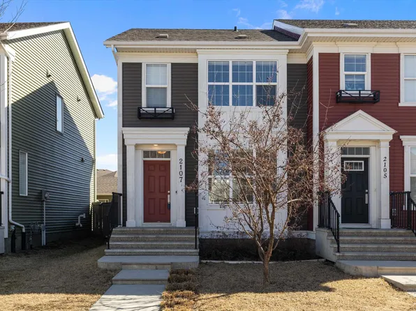 2107 24th St NW, Edmonton, AB T6T 0Y8