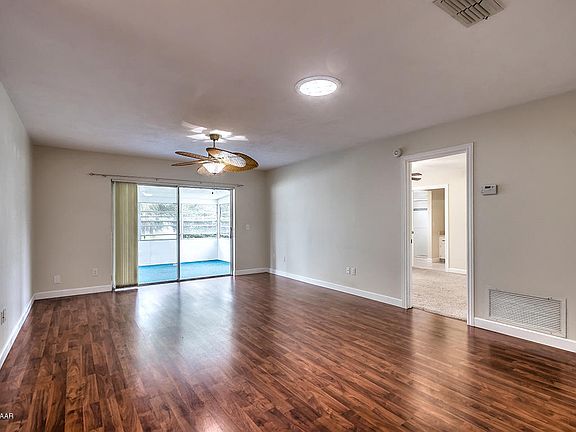 3rd image of 1174 N Tracy Dr