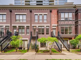 1350 S Indiana Pkwy, Chicago, IL 60605