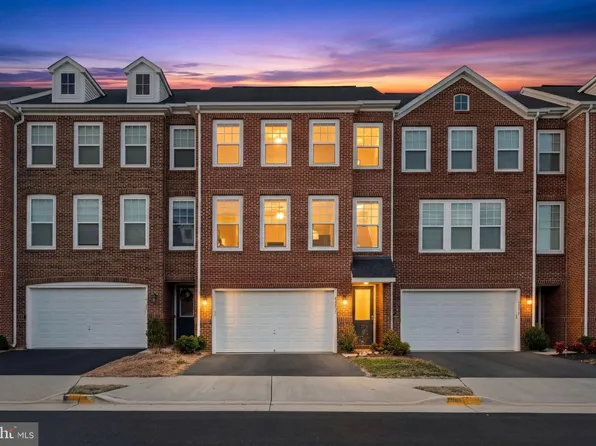 42237 Lancaster Woods Sq, Chantilly, VA 20152