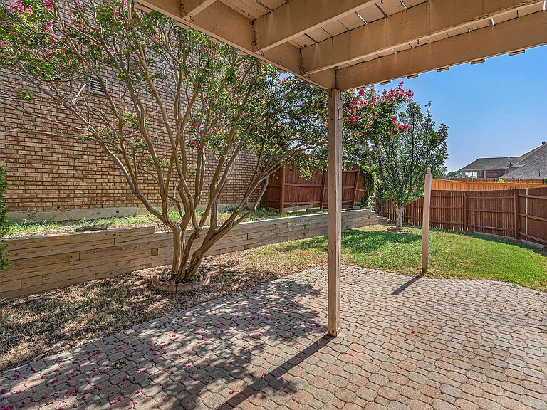 588 Lake Forest Dr — Photo 23