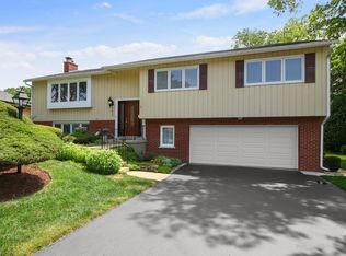 5623 Lawn Dr, Western Springs, IL
