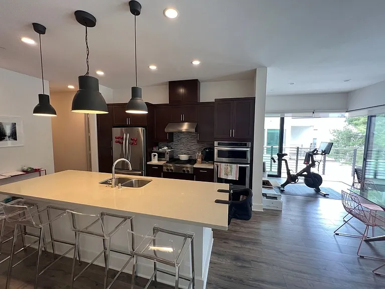 8365 Distinctive Dr — Photo 1