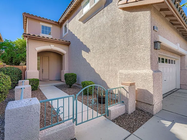 10701 Sapphire Vista Ave — Photo 2