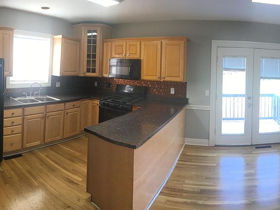 3rd image of 3883 Sugar Creek Dr