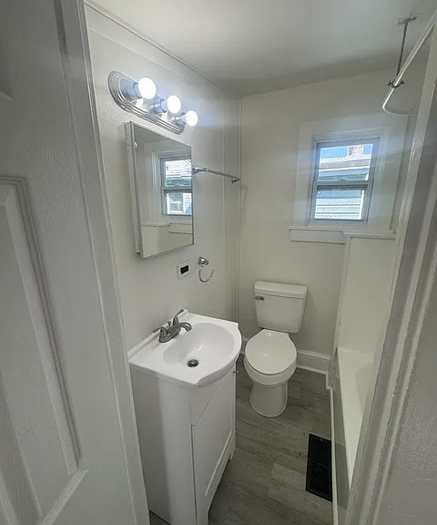 305 N Franklin St — Photo 29