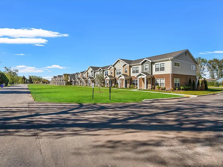 S75W17476 Janesville Rd — Photo 24