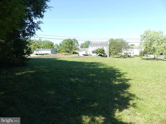 5th image of 104 Heritage Dr
