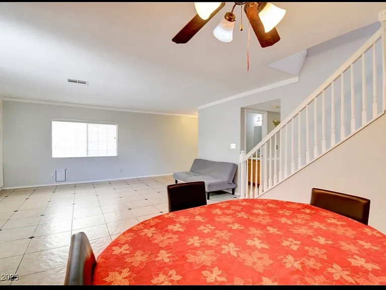 4053 Hazelridge Dr — Photo 4