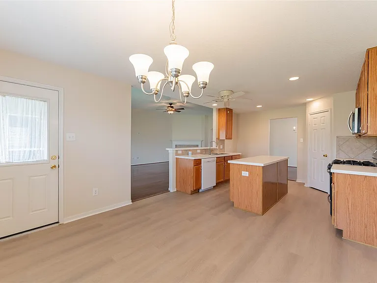 15334 Redbud Dale Ct — Photo 5