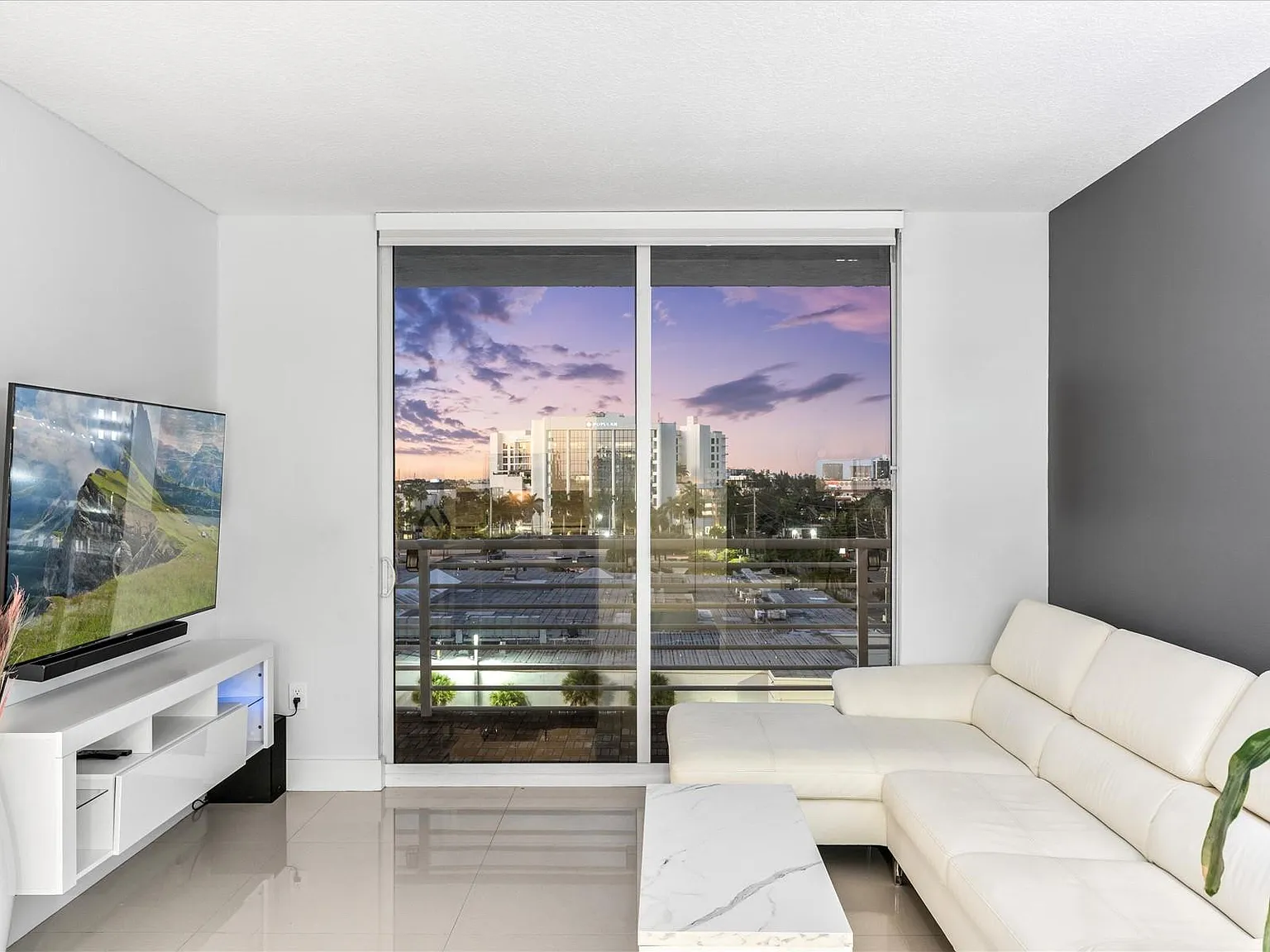 2 bed, 2.0 bath, 1061 sqft, $3,200 — Photo 4