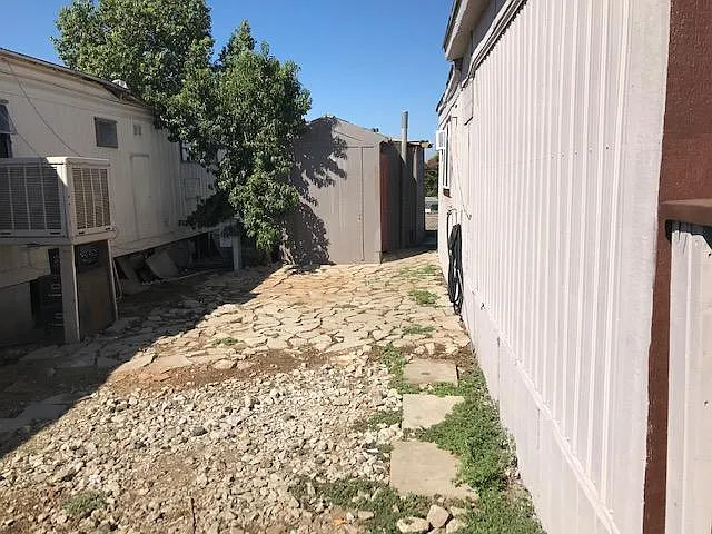 3 bed, 610 sqft, $1,700 — Photo 2