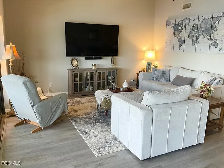 3708 SE 12th Ave #201 — Photo 10