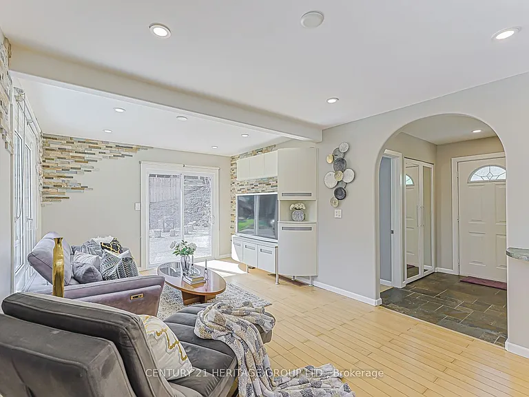 31 Mitchell Ave — Photo 4