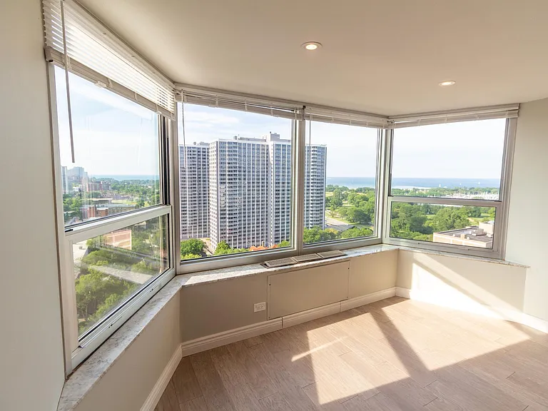 720 W Gordon Ter #22G — Photo 9