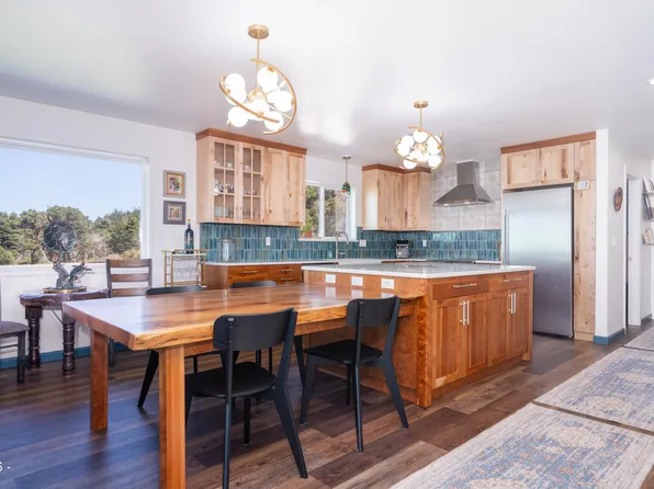 11880 NW Mallard St, Seal Rock, OR 97376