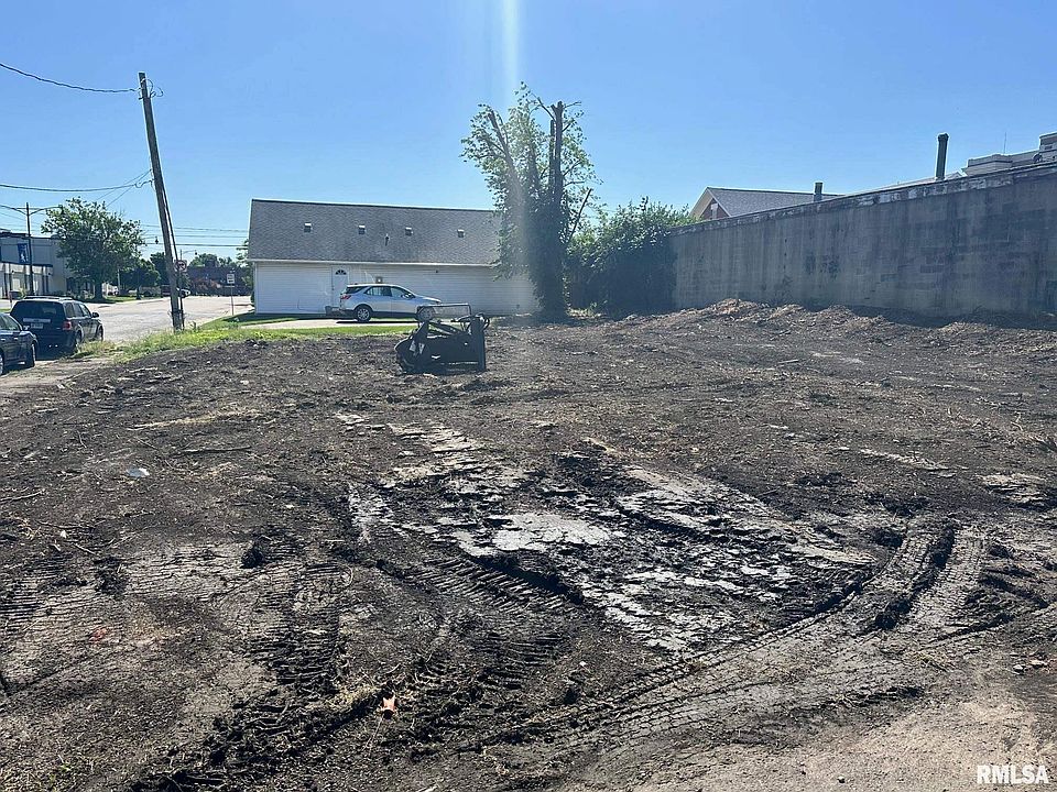 1st image of 313 W Douglas Ave