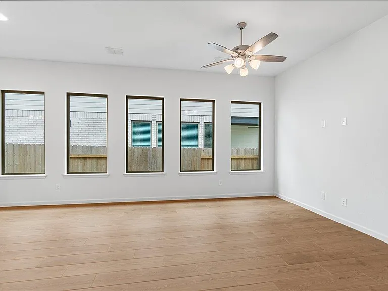 154 Blackborrow Dr — Photo 12