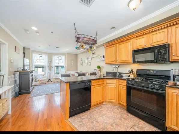 725 Jefferson Street image 1 of 13