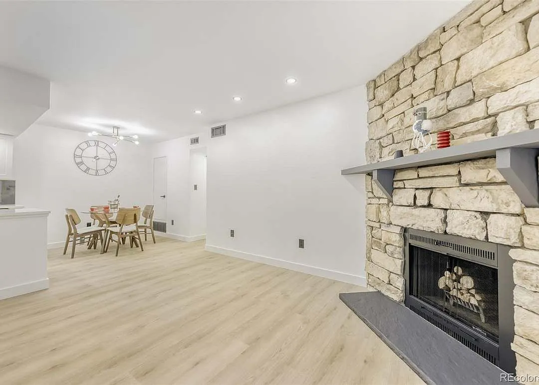2 bed, 904 sqft, $1,850 — Photo 2