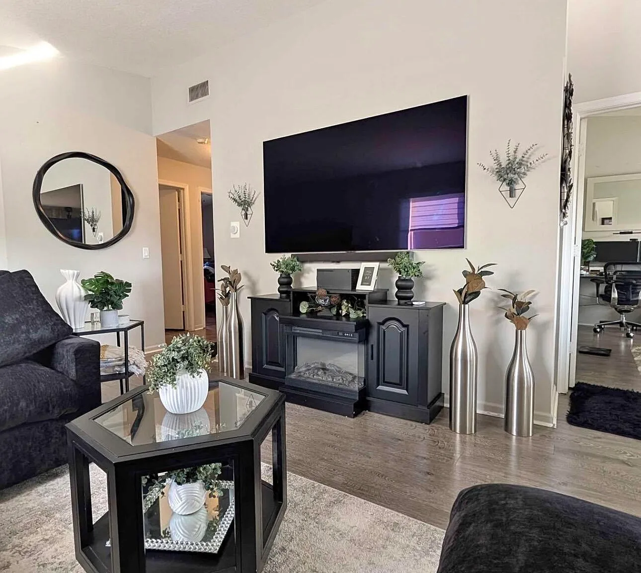 3 bed, 2.0 bath, 1092 sqft, $2,350 — Photo 3