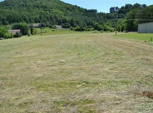 121 Callihan Rd, Flat Lick, KY 40935