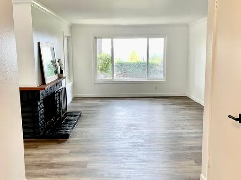 1894 Woodside Dr — Photo 11