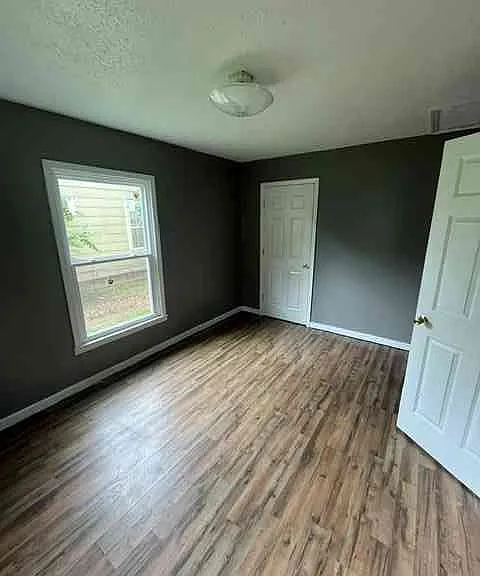 410 Coman St — Photo 8