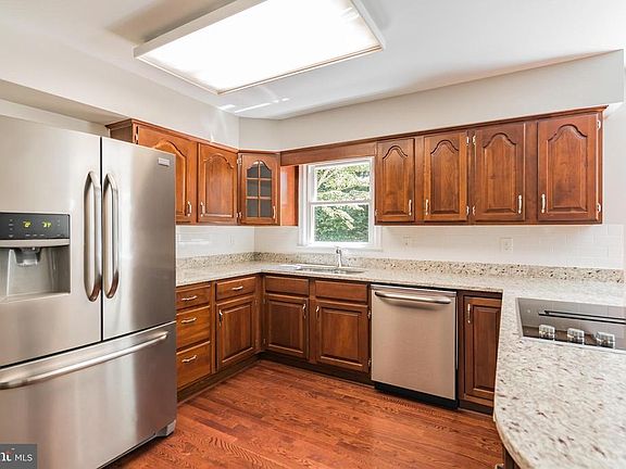4th image of 16605 Winterwoods Ct