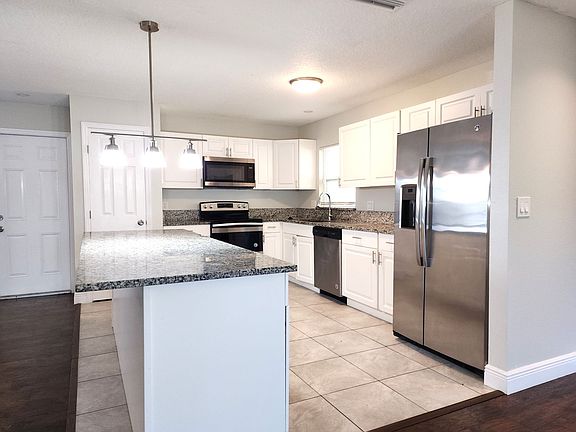 4th image of 6419 Lauren Ct