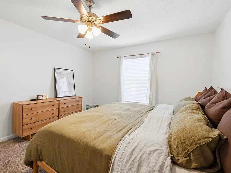 Britt Lake Apartments — Photo 34