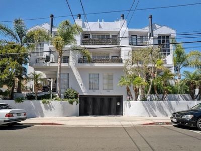 713 3rd St, Hermosa Beach, CA, 90254
