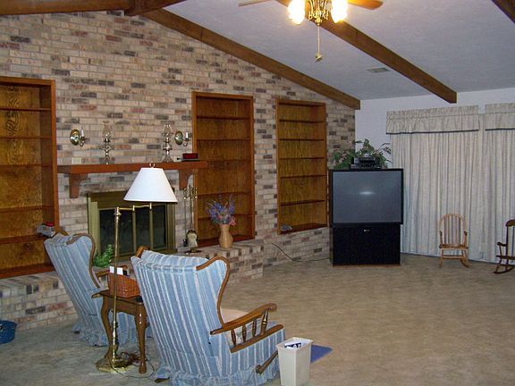 2nd image of 264 SW Greenridge Ln