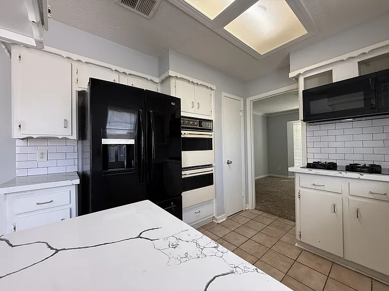 9206 Sharpview Dr — Photo 10