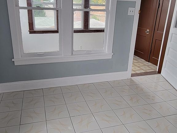 4th image of 5206 S Lorel Ave #2