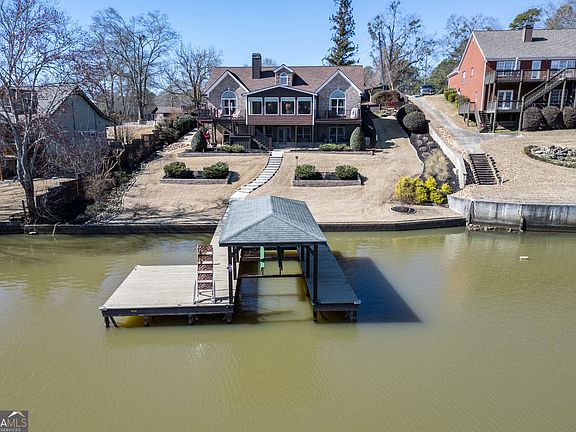 3rd image of 921 Yancey Rd
