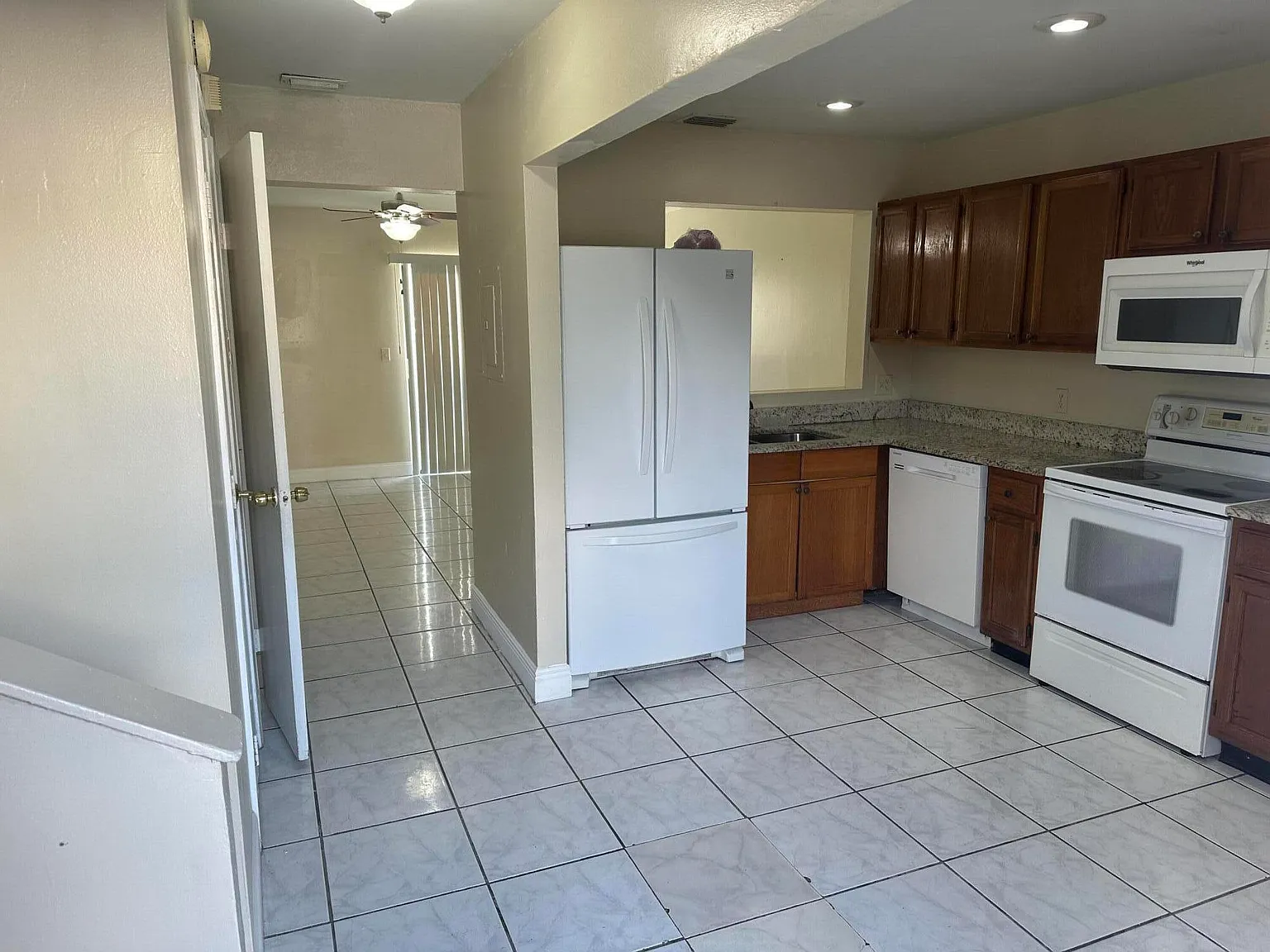 2 bed, 1.5 bath, 963 sqft, $1,900 — Photo 1