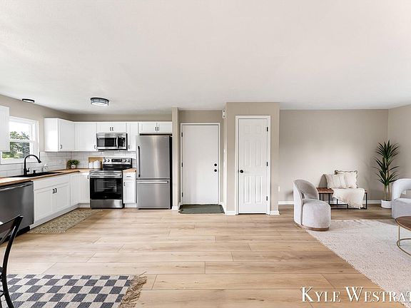 5th image of 613 Trinity Dr Unit 2