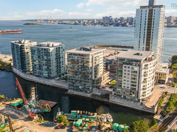 31 Kings Wharf Pl #802, Halifax, NS B2Y 0C1
