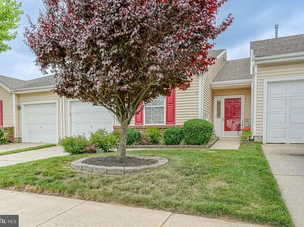 17 Clifford Dr, Mount Laurel, NJ 08054
