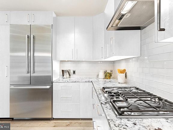 5th image of 7171 Woodmont Ave Unit 206