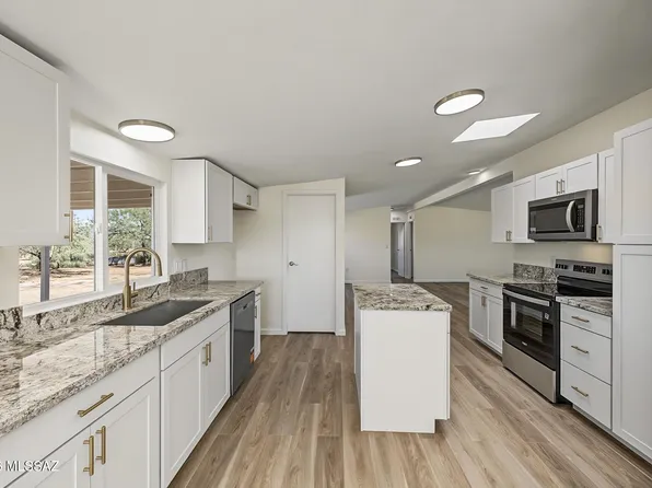 12130 W Catherine Ln, Tucson, AZ 85735