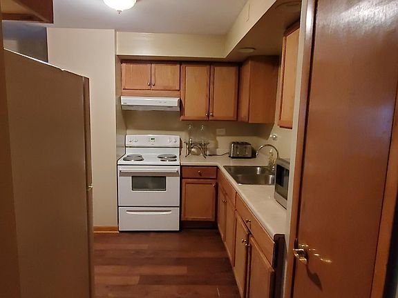 2nd image of 824 N Austin Blvd APT 2